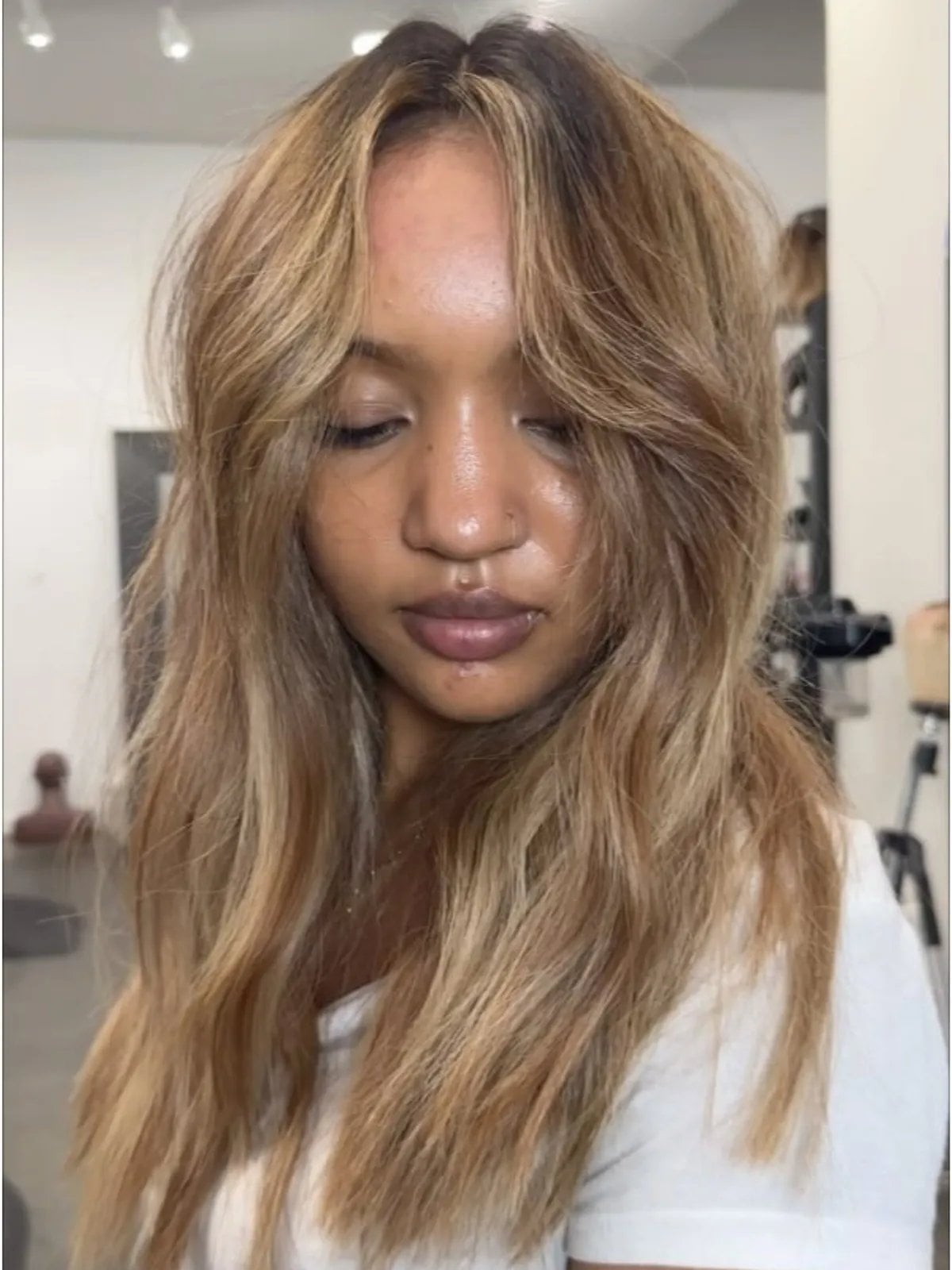 Ash Blonde Collarbone Waves with Root Shadow and Curtain Bangs, Middle Ash Blonde Collarbone Waves with Root Shadow and Curtain Bangs, Middle — Classy Blonde Wavy Hair