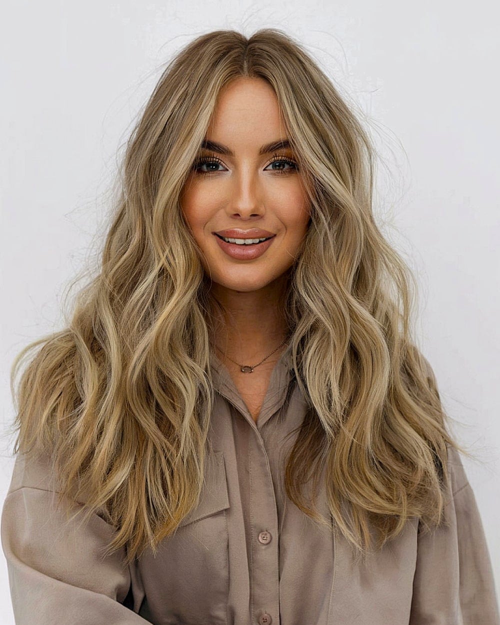 Warm Honey Blonde Mid-Back Waves Warm Honey Blonde Mid-Back Waves — Classy Blonde Wavy Hair
