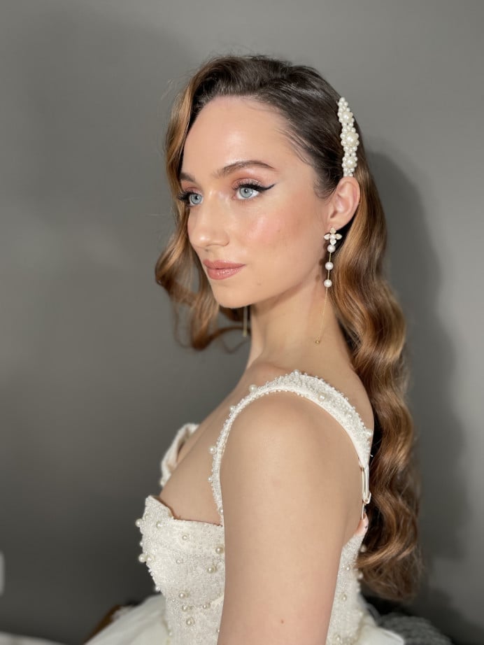 Long Wavy Brown With Blonde Highlights Long Wavy Brown With Blonde Highlights — Classy Bridesmaid Hair