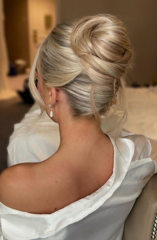 High Smooth Blonde Bun High Smooth Blonde Bun — Classy Bridesmaid Hair Updo