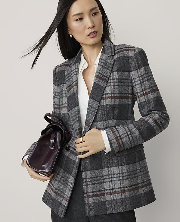 Gray plaid blazer with crisp shirt and tailored trousers Gray plaid blazer with crisp shirt and tailored trousers — Classy Business Casual Outfits