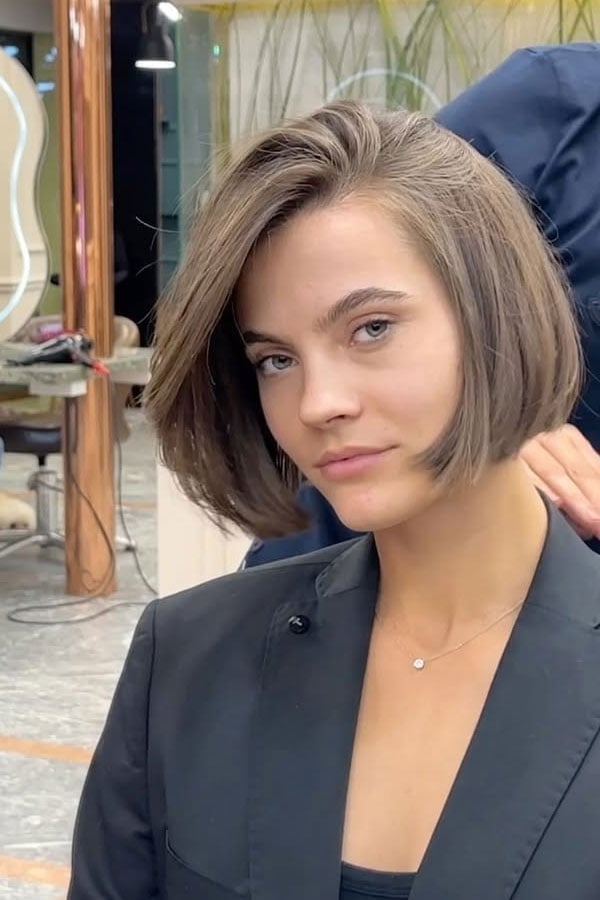 Sleek Blunt Dark Brown Bob, Middle Sleek Blunt Dark Brown Bob, Middle — Classy Chin Length Hair