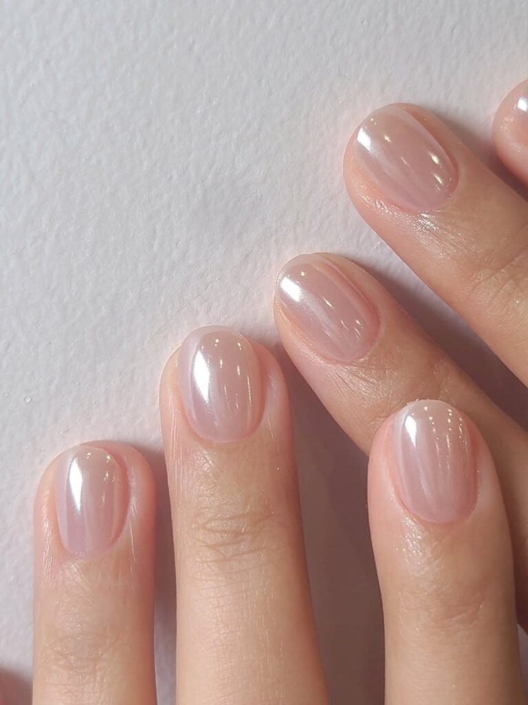 Pearlescent Shift Short Oval Nails — Classy Clean Girl Nails
