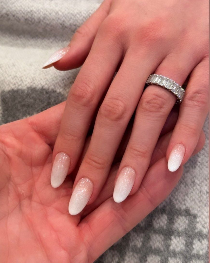 Shimmer Ombre Short Oval Nails — Classy Clean Girl Nails