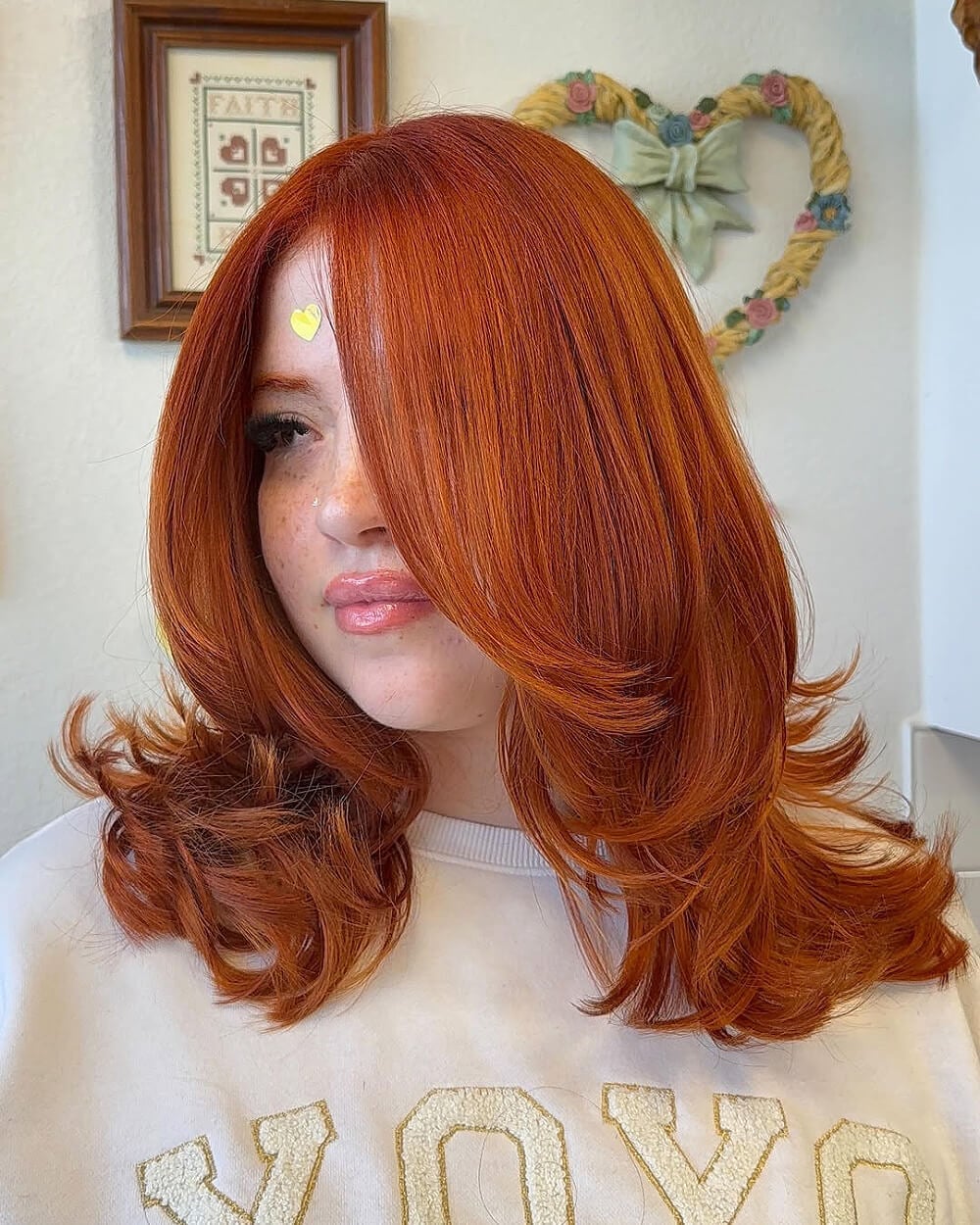 Copper With Face-Framing Layers And Side Swept Bangs Copper With Face-Framing Layers And Side Swept Bangs — Classy Copper Hair