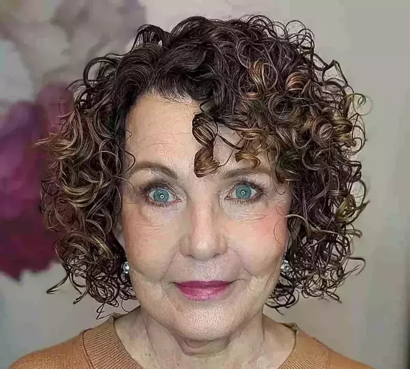 Collarbone Layers With Curtain Bangs and Blonde Highlights — Classy Curly Hair Hairstyles