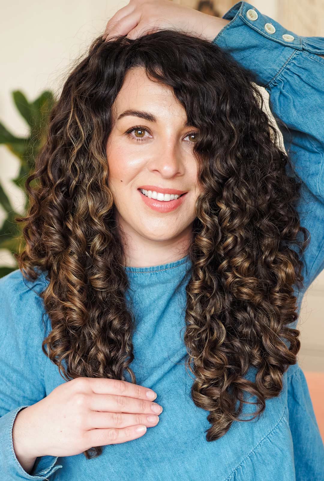 Collarbone Layers With Blonde Balayage — Classy Curly Hair Hairstyles