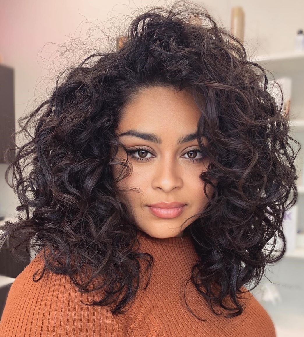 Shoulder-Length Layers With Natural Curls — Classy Curly Hair Hairstyles