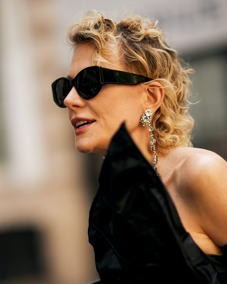 Short Layered Hair With Loose Curls and Fringe — Classy Curly Hair Hairstyles