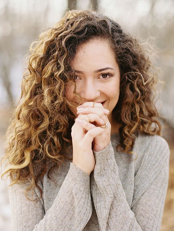 Honey Blonde Mid-Back Loose Curls — Classy Curly Hair Hairstyles