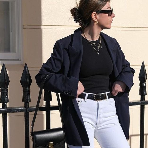 Navy Blazer with White Jeans — Classy Dark Outfits