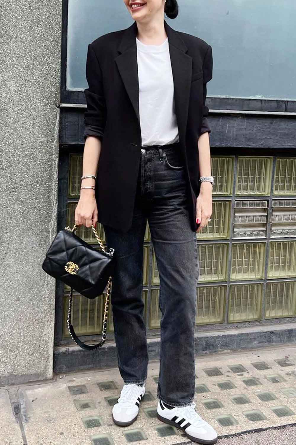 Oversized Blazer with Gray Jeans — Classy Dark Outfits