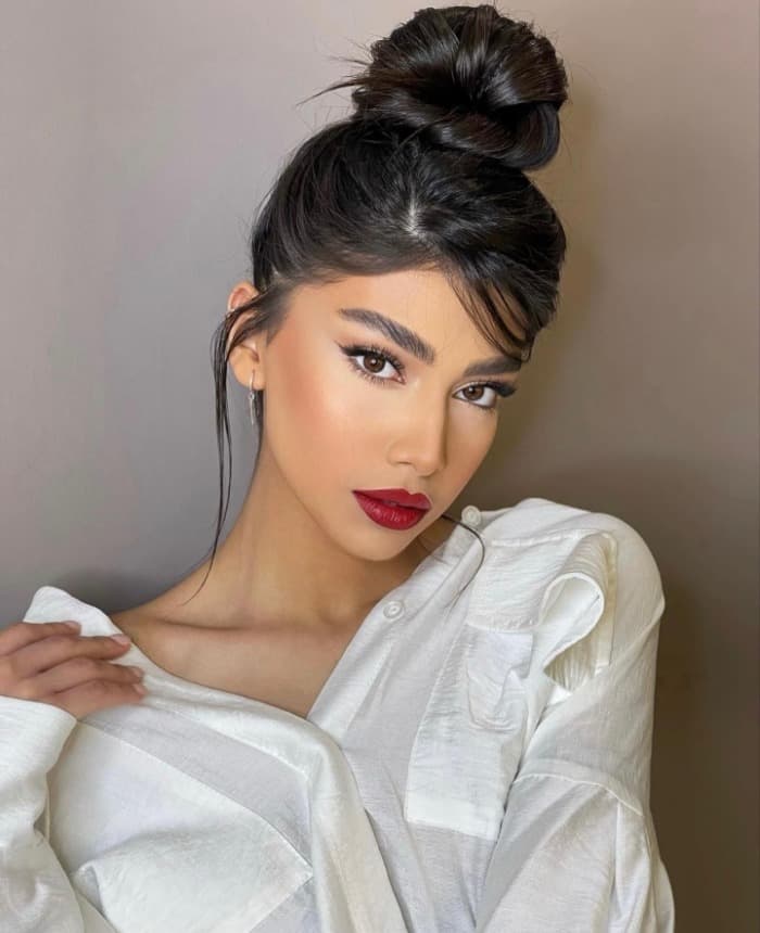 High Textured Bun Dark Brown Wispy Bangs High Textured Bun Dark Brown Wispy Bangs — Classy Dirty Hair Hairstyles
