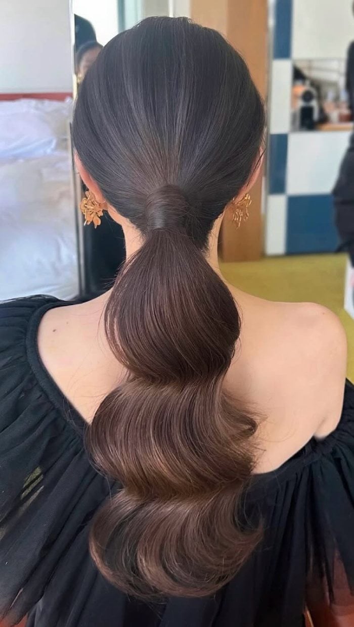 Sleek Low Ponytail With Bubble Effect — Classy Formal Hair
