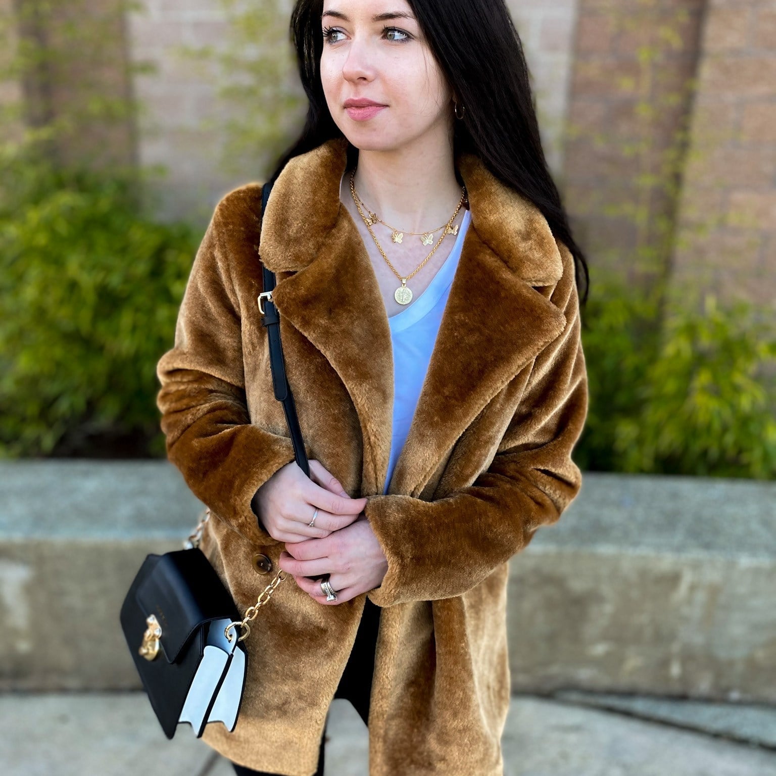Brown Faux Fur Coat with White T-shirt Brown Faux Fur Coat with White T-shirt — Classy Fur Outfits