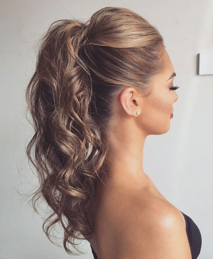 Voluminous Honey Blonde Lob With Curtain Bangs — Classy Going Out Hairstyles