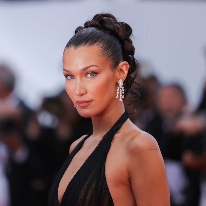 Collarbone Length Slicked Wet Look — Classy Greasy Hair Hairstyles