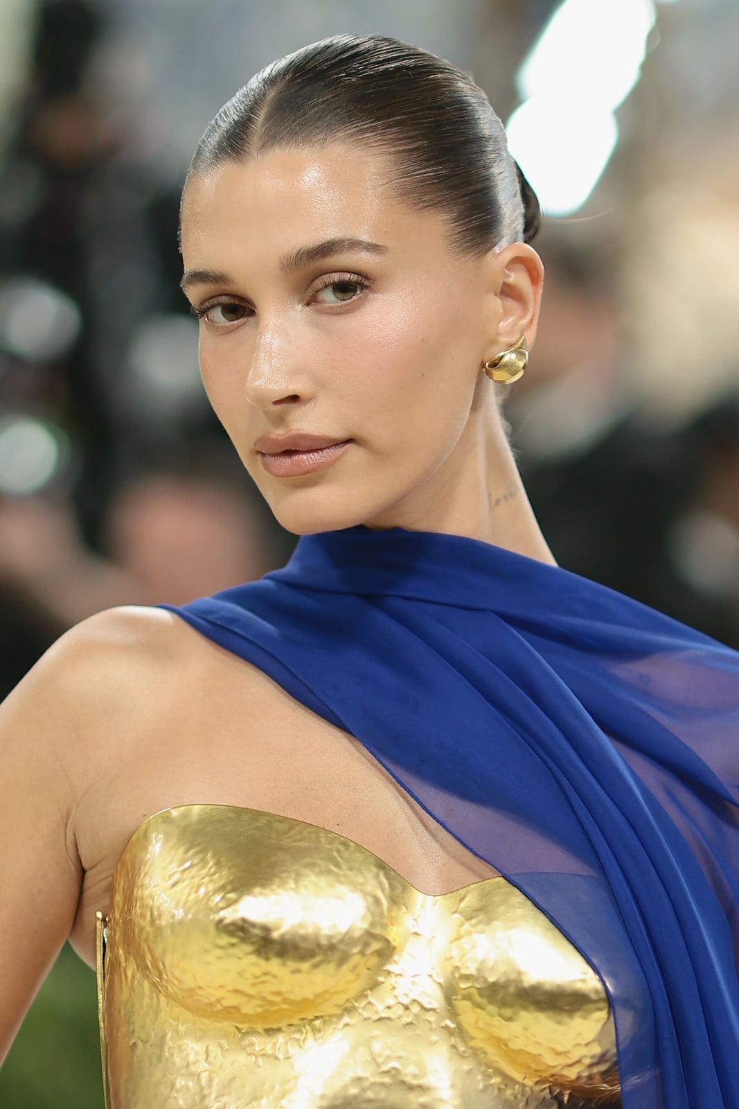 Glossy Mid-Back Low Bun — Classy Greasy Hair Hairstyles