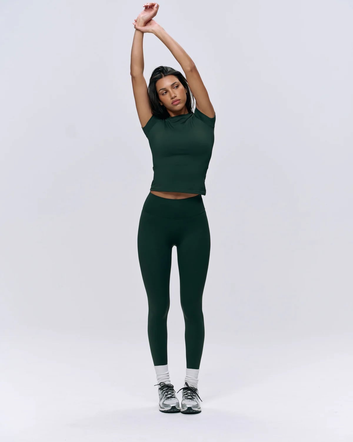 Dark Green Monochromatic Set with T-Shirt and Sneakers Dark Green Monochromatic Set with T-Shirt and Sneakers — Classy Green Leggings Outfit