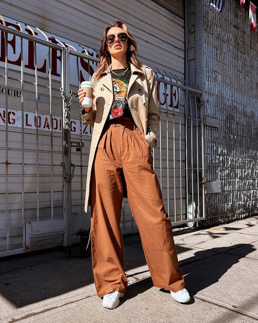 Oversized brown trousers with graphic tee and trench coat Oversized brown trousers with graphic tee and trench coat — Classy Grunge Outfits
