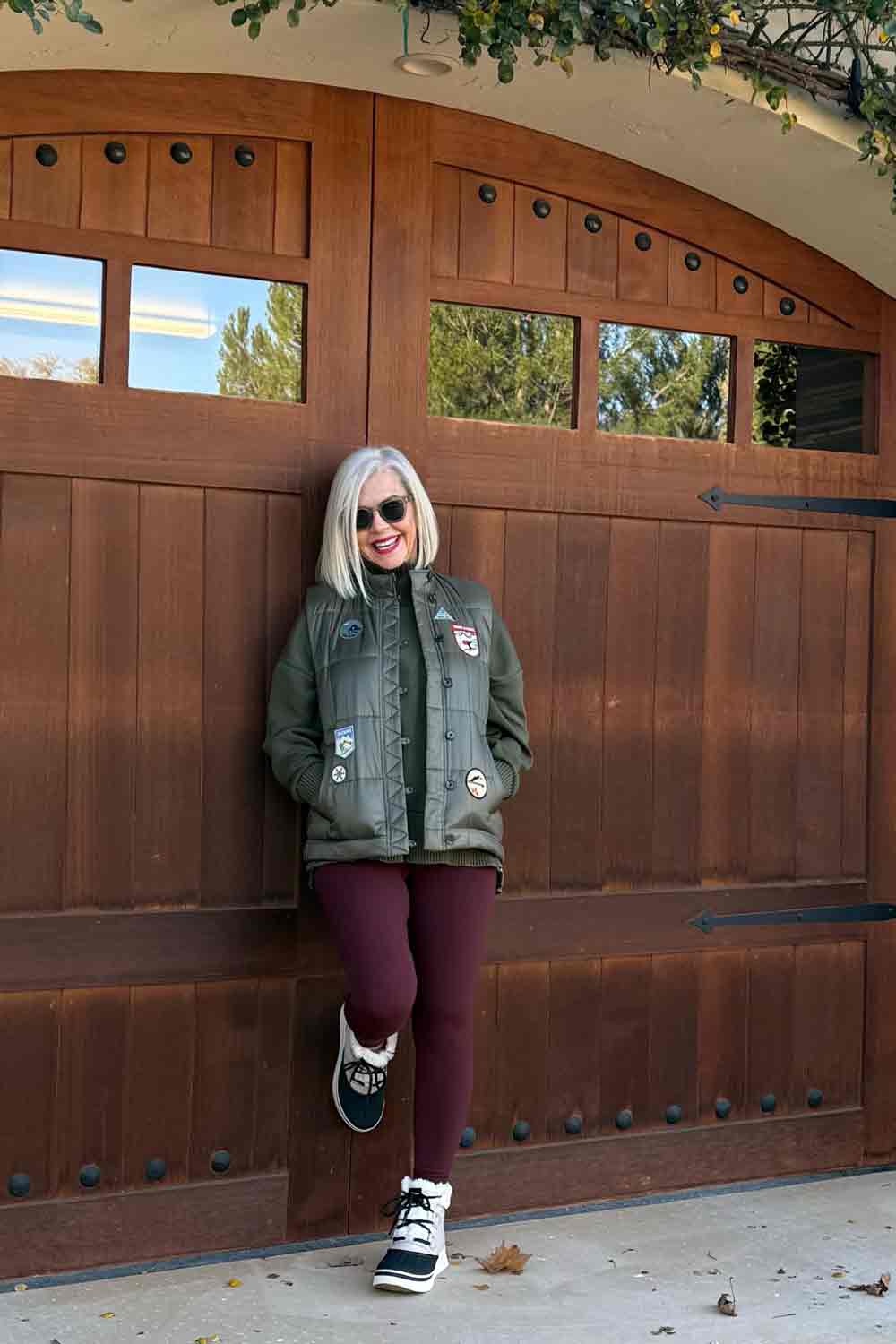 Burgundy leggings with olive green quilted vest Burgundy leggings with olive green quilted vest — Classy Gym Outfits