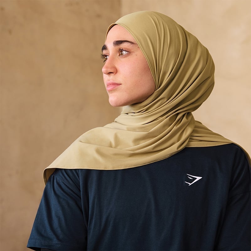 Navy t-shirt with khaki hijab for gym Navy t-shirt with khaki hijab for gym — Classy Gym Outfits