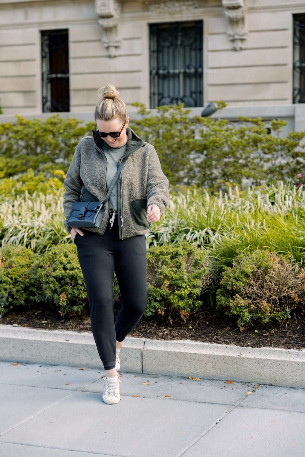 Gray fleece zip-up jacket with black joggers Gray fleece zip-up jacket with black joggers — Classy Gym Outfits