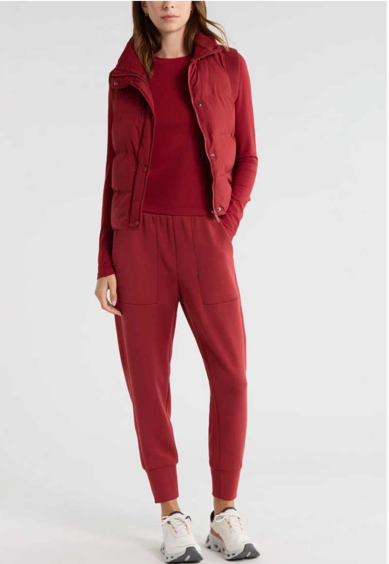 Monochromatic red outfit with puffer vest Monochromatic red outfit with puffer vest — Classy Gym Outfits