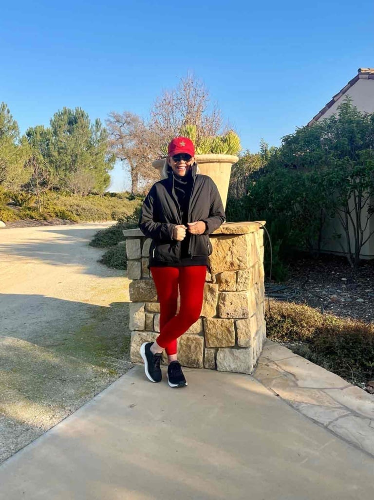 Black puffer jacket with red baseball cap Black puffer jacket with red baseball cap — Classy Gym Outfits