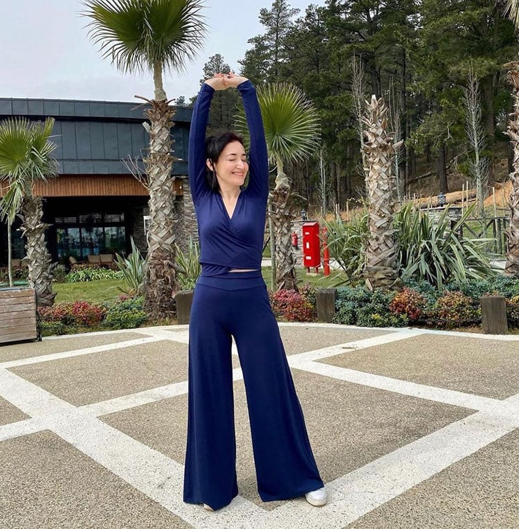 Navy blue wrap top with wide-leg pants Navy blue wrap top with wide-leg pants — Classy Gym Outfits