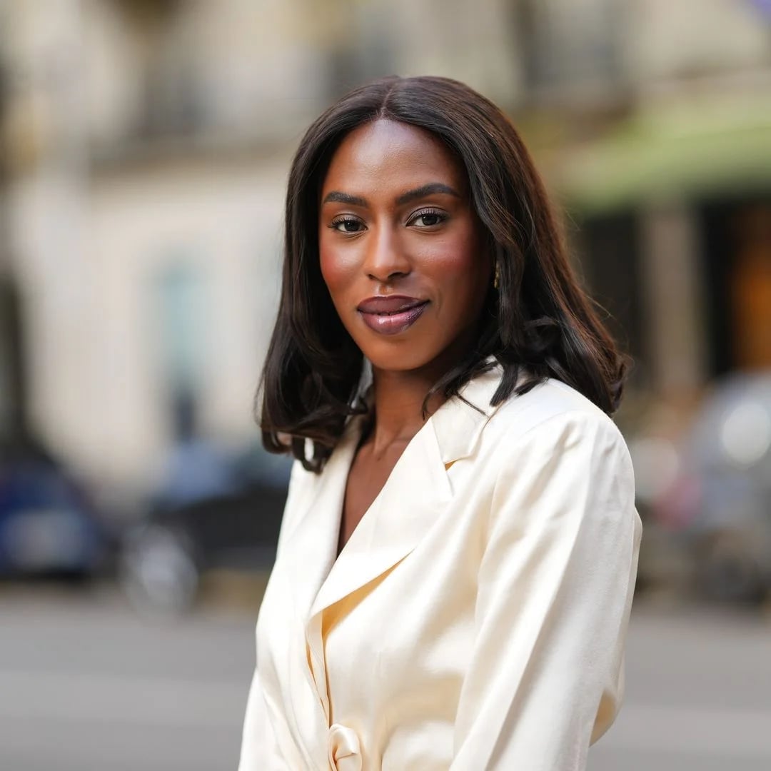 Sleek Dark Brown Blunt Bob Sleek Dark Brown Blunt Bob — Classy Hair Care Routine