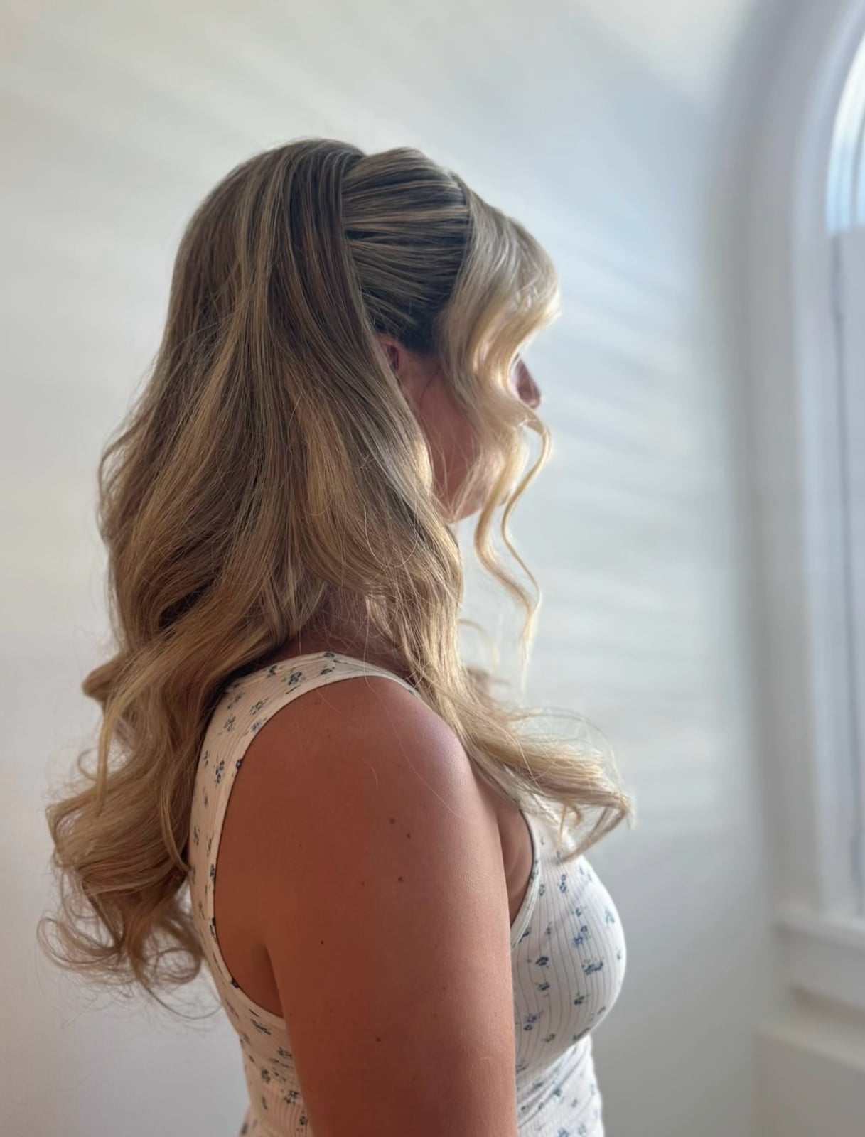 Auburn Mid-Back Waves With Side Part, With No Visible Bangs Auburn Mid-Back Waves With Side Part, With No Visible Bangs — Classy Hair Care Routine