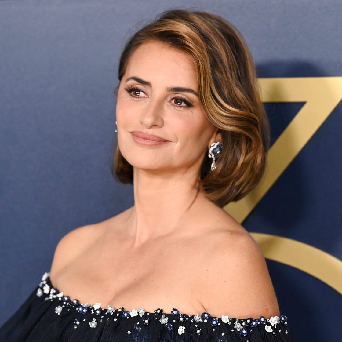 Chin-Length Bob With Blonde Highlights Chin-Length Bob With Blonde Highlights — Classy Hair Care Routine