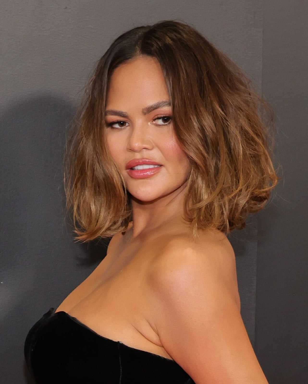 Chin Bob With Textured Blowout and Subtle Highlights Chin Bob With Textured Blowout and Subtle Highlights — Classy Hairstyles for Thick Hair