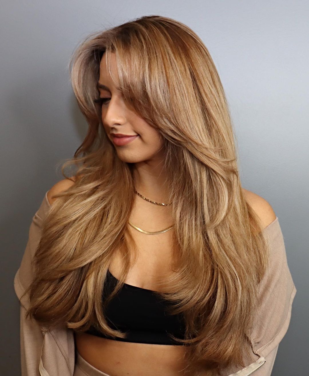Collarbone Layers With Honey Blonde Balayage and Loose Waves Collarbone Layers With Honey Blonde Balayage and Loose Waves — Classy Hairstyles for Thick Hair