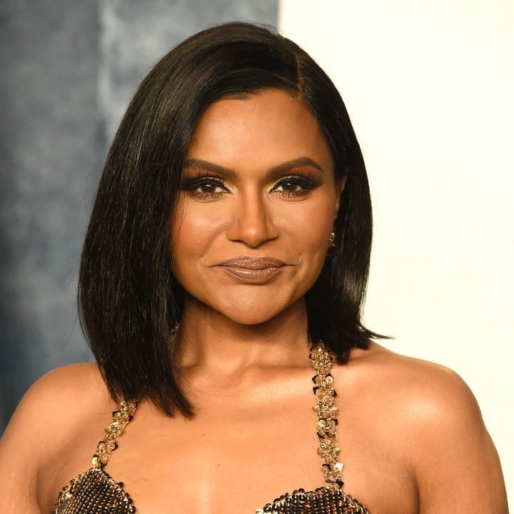 Sharp Collarbone Bob With Side-Swept Fringe Sharp Collarbone Bob With Side-Swept Fringe — Classy Hairstyles for Thick Hair