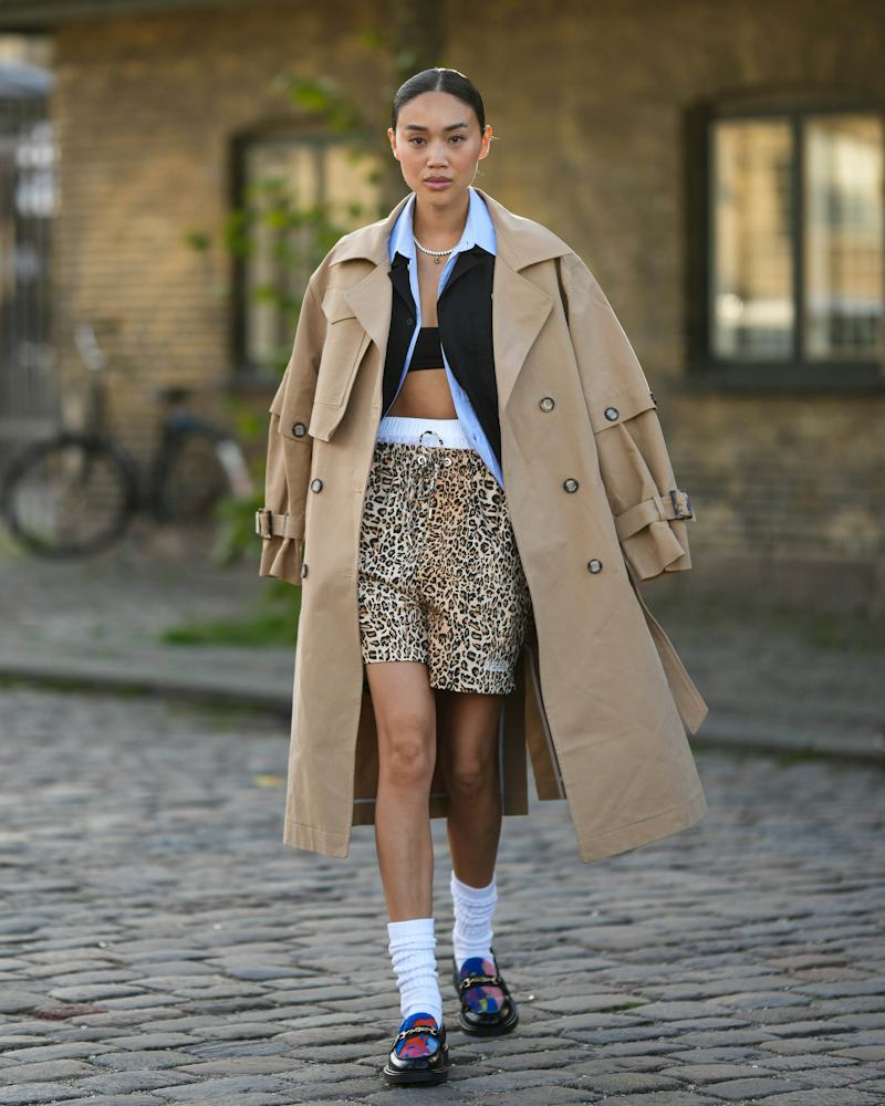 Trench Coat Over Leopard Shorts Ensemble Trench Coat Over Leopard Shorts Ensemble — Classy Indie Outfits