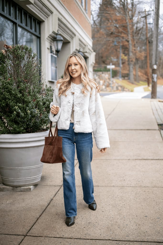Cream faux fur jacket with wide-leg jeans — Classy Jacket Outfits
