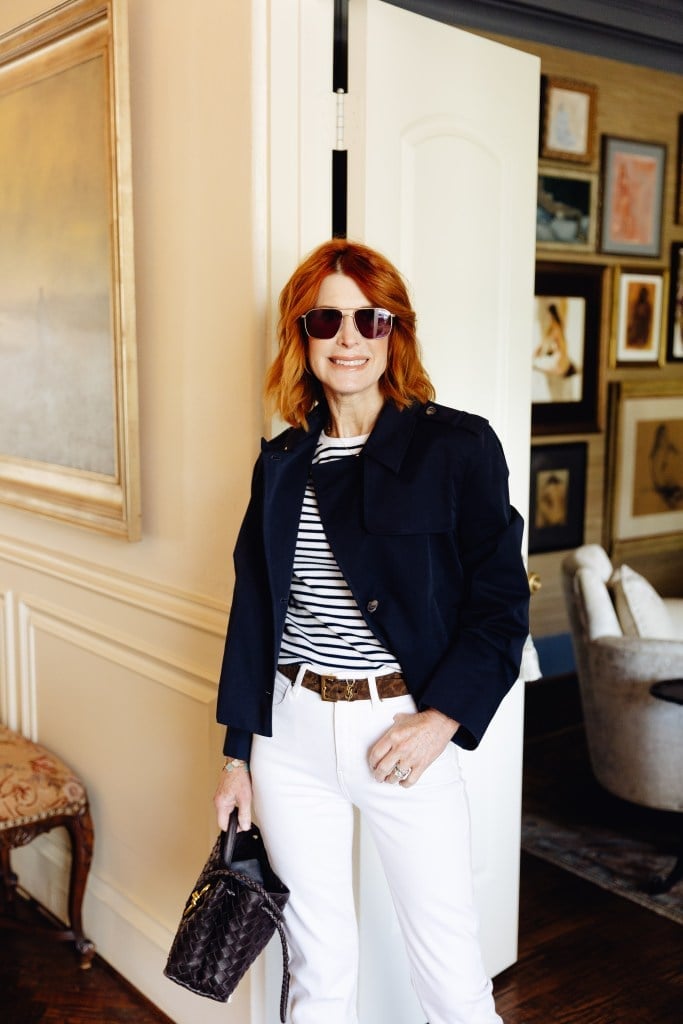 Navy cropped jacket with striped t-shirt and white jeans — Classy Jacket Outfits