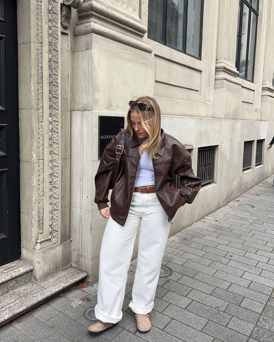 Oversized brown leather bomber jacket with white pants — Classy Jacket Outfits