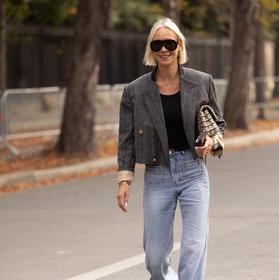 Gray oversized blazer with light wash wide-leg jeans — Classy Jacket Outfits