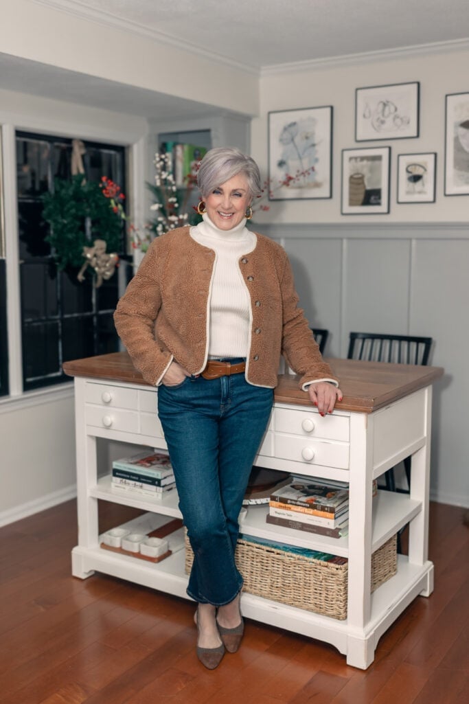 Cropped brown teddy fleece jacket with blue jeans — Classy Jacket Outfits