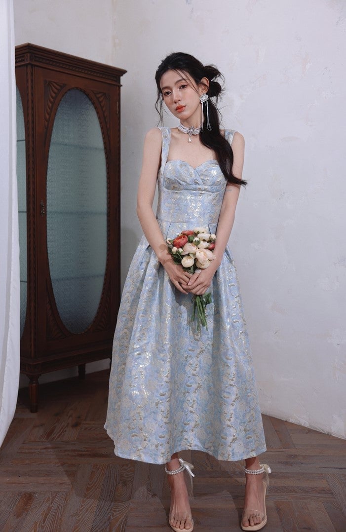 Light blue jacquard midi dress with sweetheart neckline — Classy Light Blue Outfits