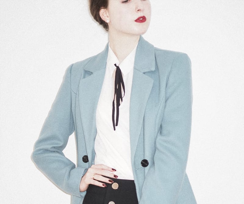 Light blue blazer with white blouse and black ribbon — Classy Light Blue Outfits