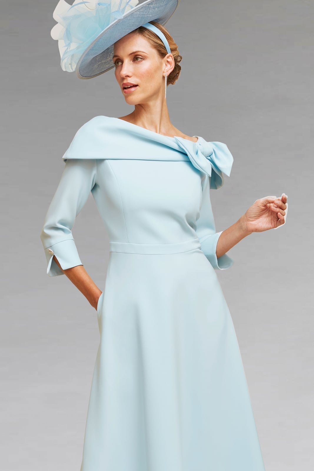 Light blue midi dress with bow detail — Classy Light Blue Outfits