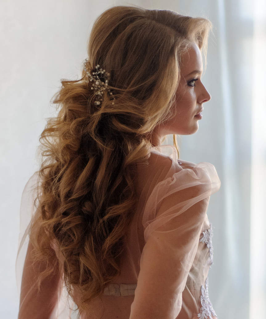 Mid-Back Length Wavy Curly Hair With Honey Blonde — Classy Long Curly Hair