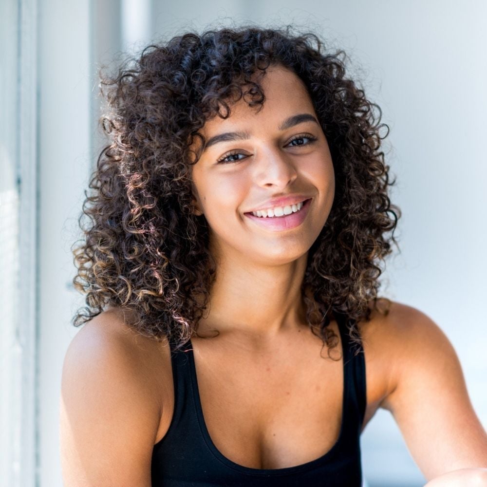 Collarbone Shag with Choppy Bangs and Middle Collarbone Shag with Choppy Bangs and Middle — Classy Medium Curly Hair
