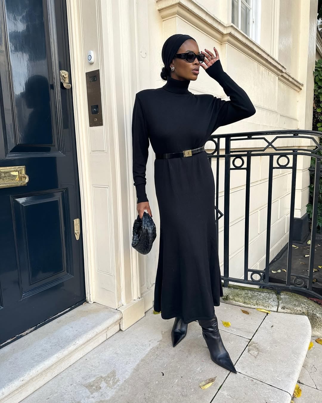 Monochromatic Black Turtleneck Dress Ensemble Monochromatic Black Turtleneck Dress Ensemble — Classy Minimalist Outfits