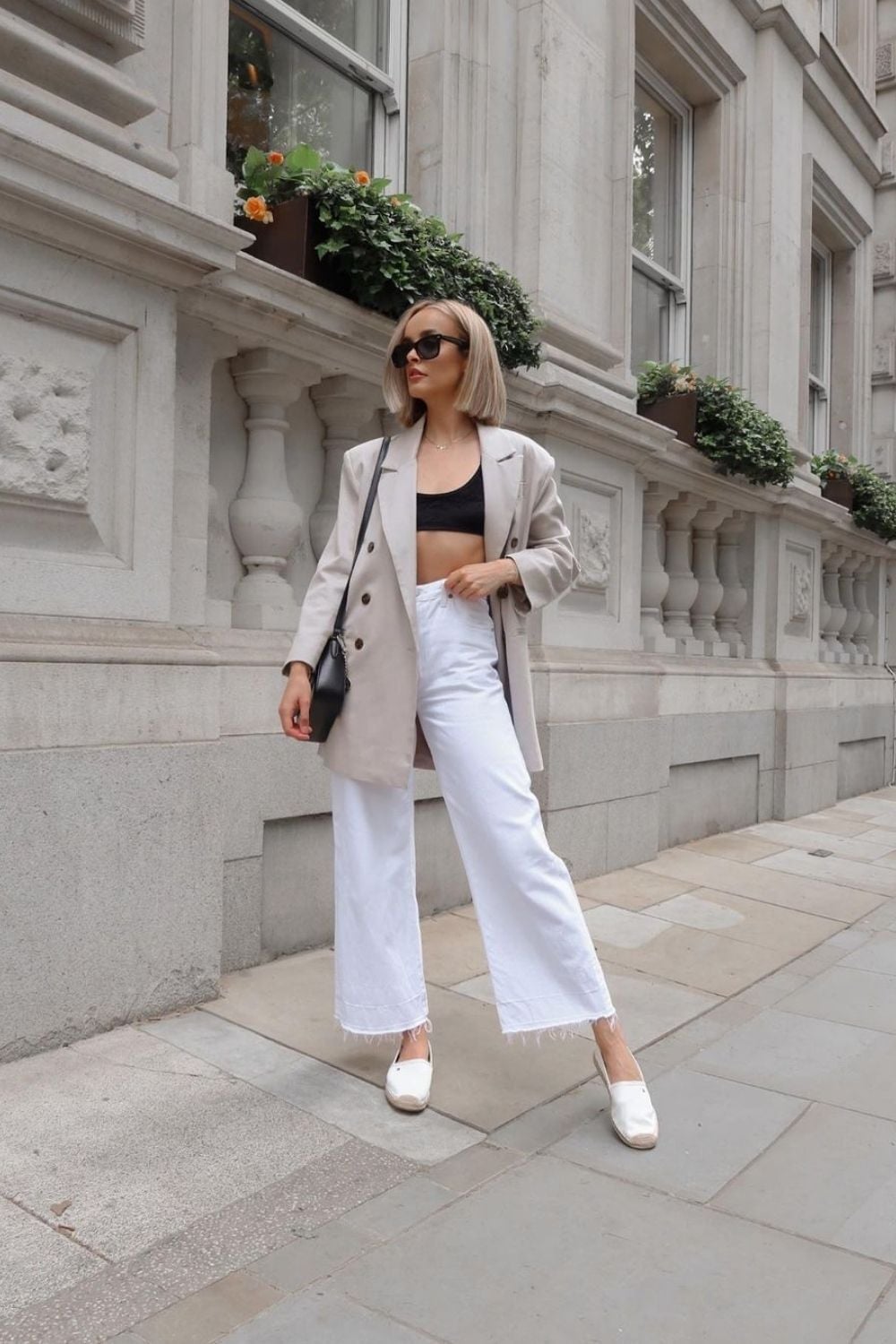 Oversized Beige Blazer with White Jeans Oversized Beige Blazer with White Jeans — Classy Minimalist Outfits