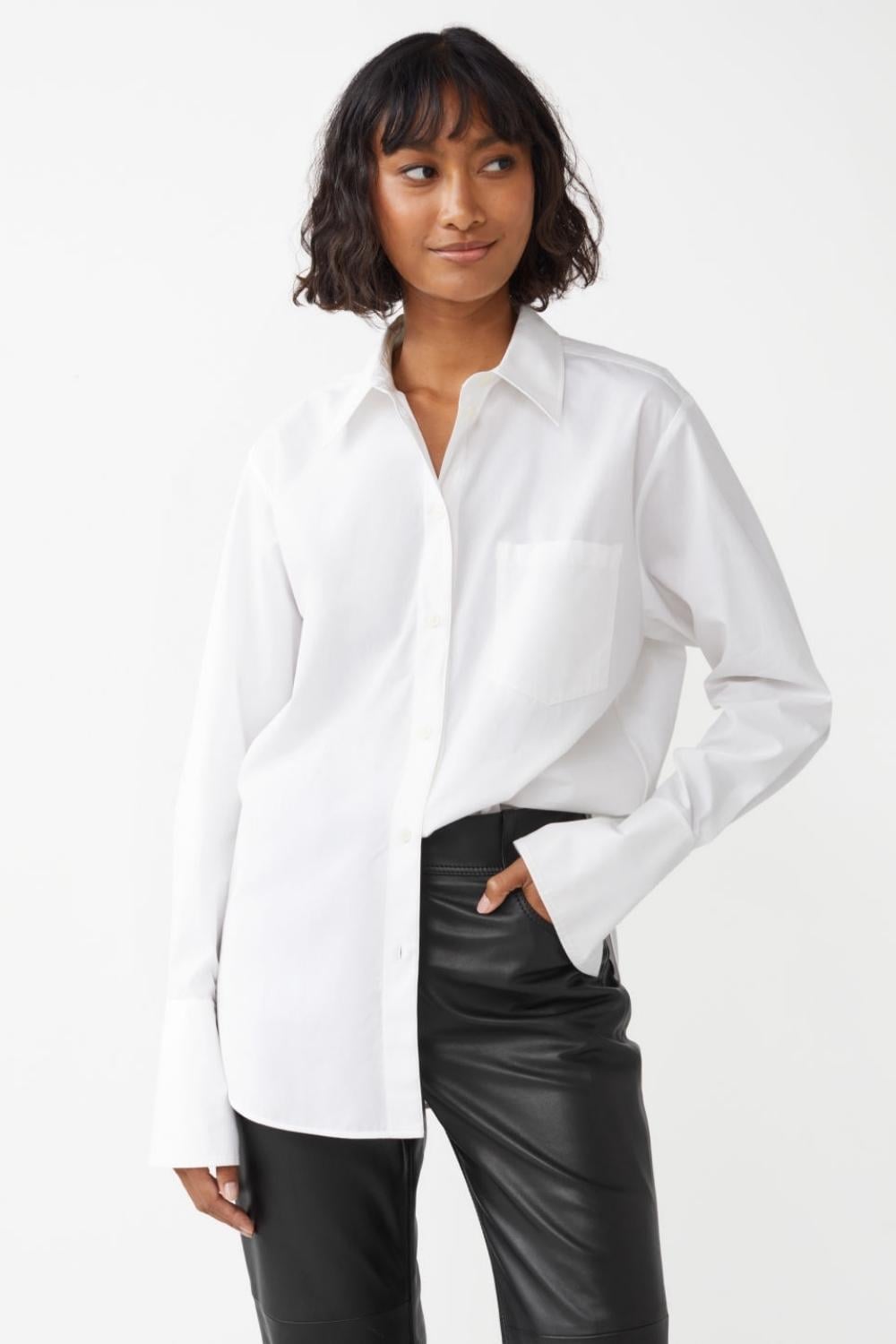 White Oversized Shirt with Black Leather Trousers White Oversized Shirt with Black Leather Trousers — Classy Minimalist Outfits